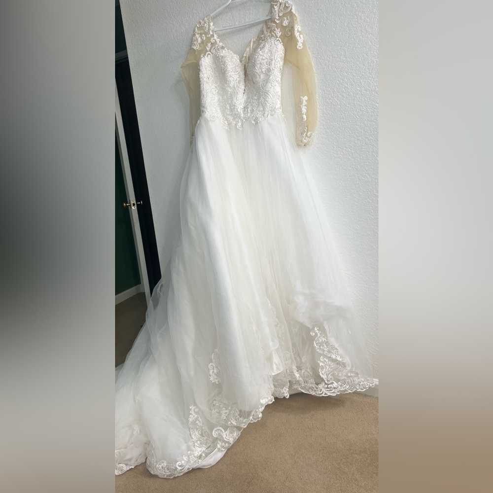 Elegant White Lace Wedding Dress